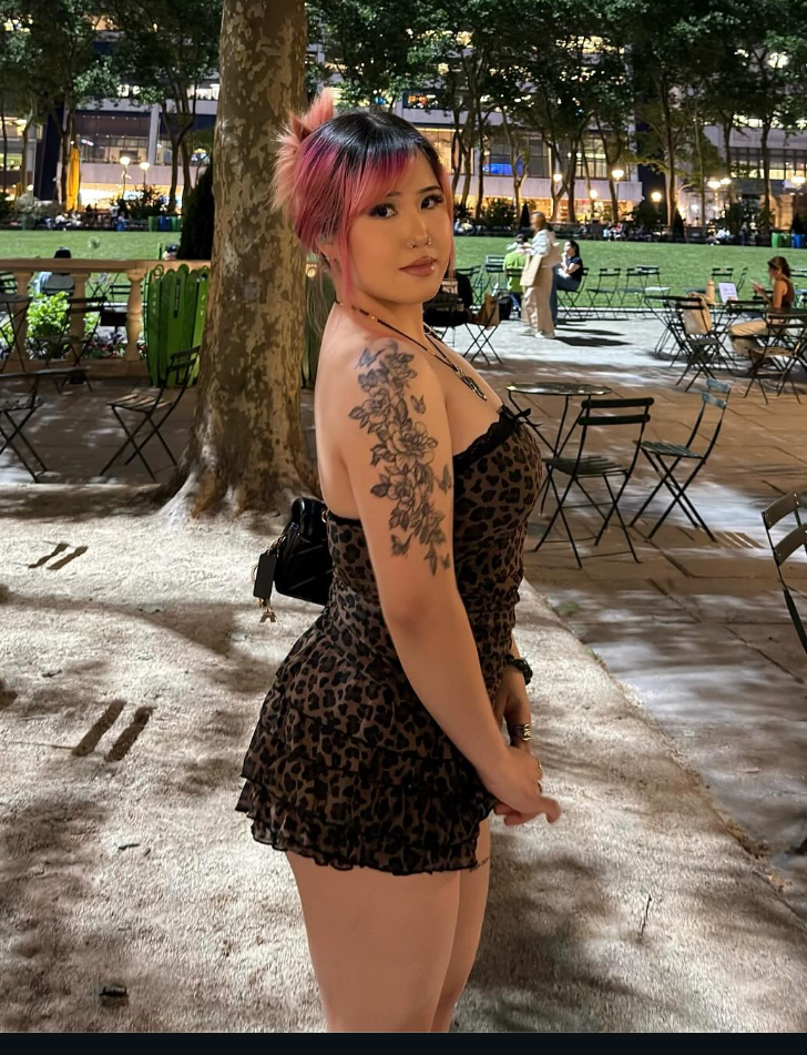 Noir Noir muse — brown mini, fishnets, city night